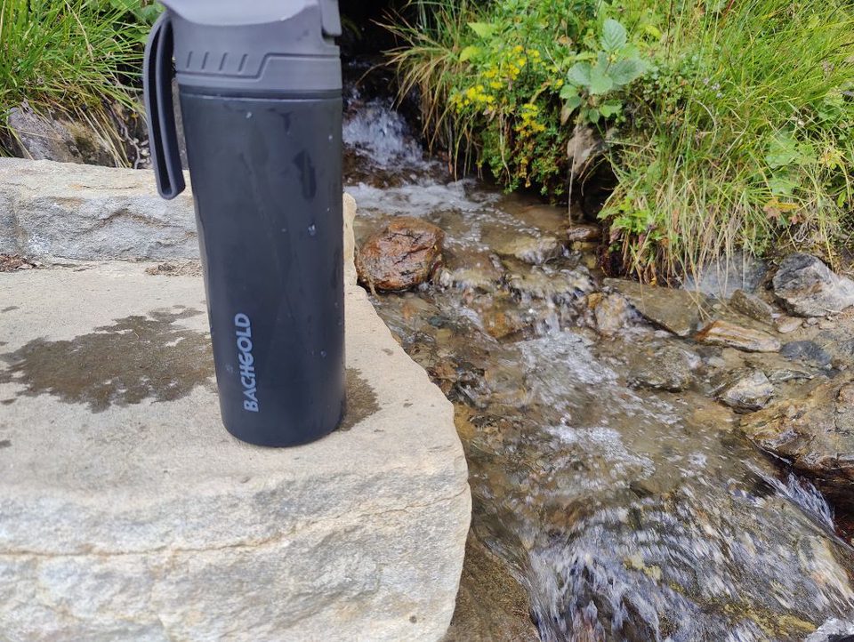 Bachgold Wasserfilter – kompakter Trinkwasserfilter für unterwegs